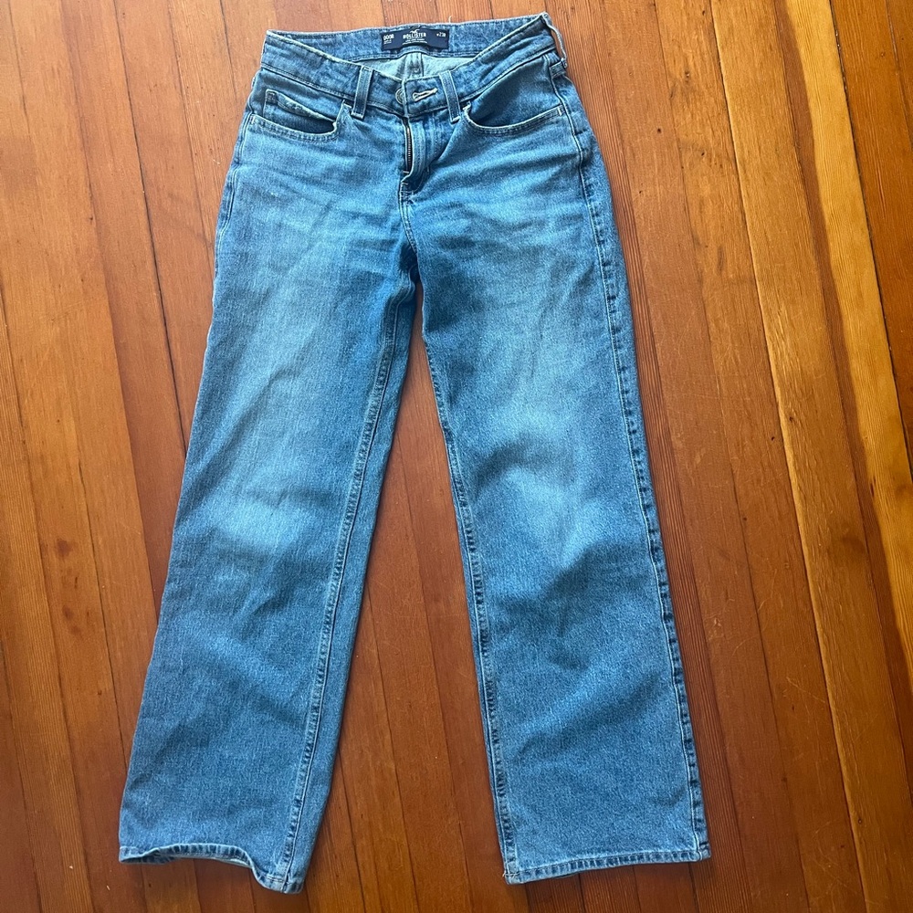 Hollister low-rise baggy jeans. Size 23R. Gently worn condition.